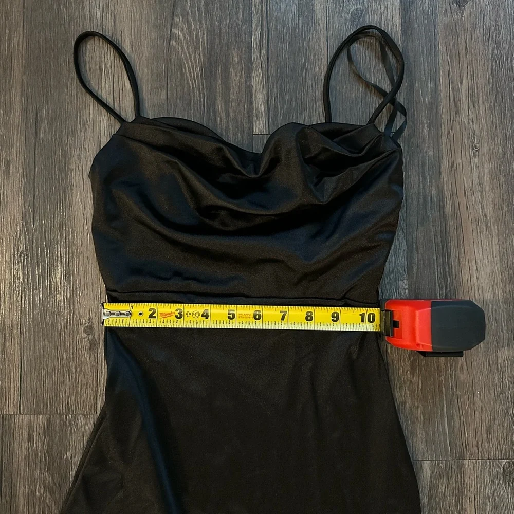 Elegant Windsor Black Satin Strap Dress - Picture 5 of 6